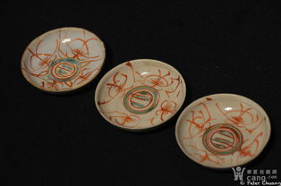 三個(gè)陶瓷小碟